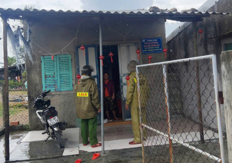 Công an “đi từng ngõ, gõ từng nhà” tuyên truyền người dân chủ động chống bão số 5 -0