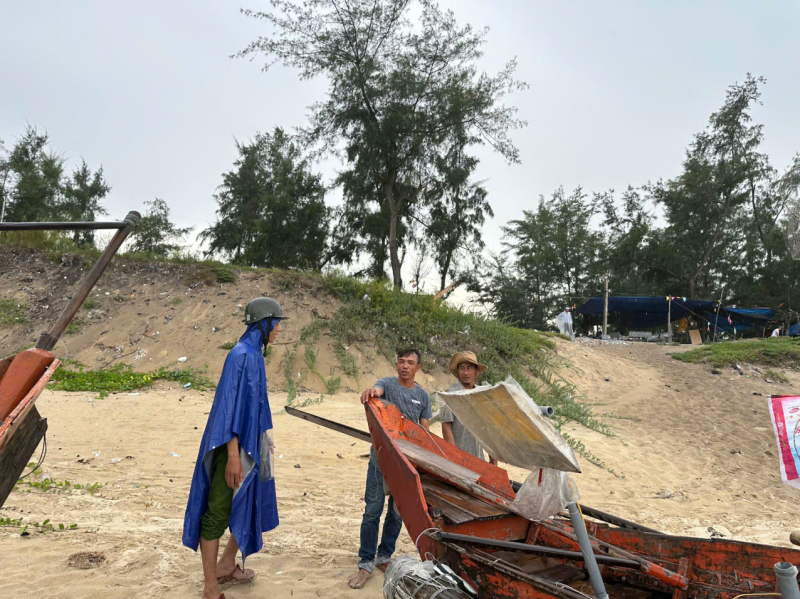 Công an “đi từng ngõ, gõ từng nhà” tuyên truyền người dân chủ động chống bão số 5 -0