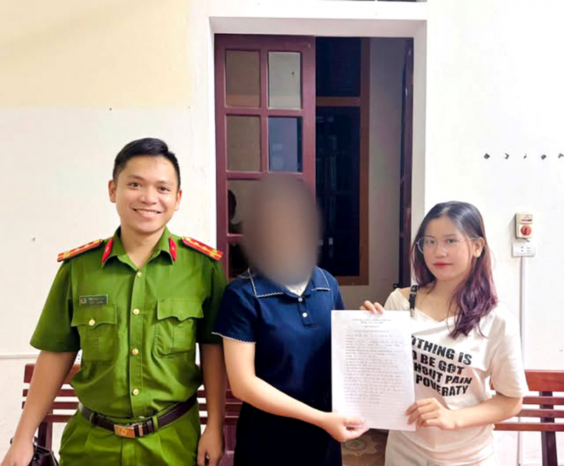 Công an xã hỗ trợ trả lại hơn 2,2 tỷ đồng cho người chuyển nhầm tài khoản -0