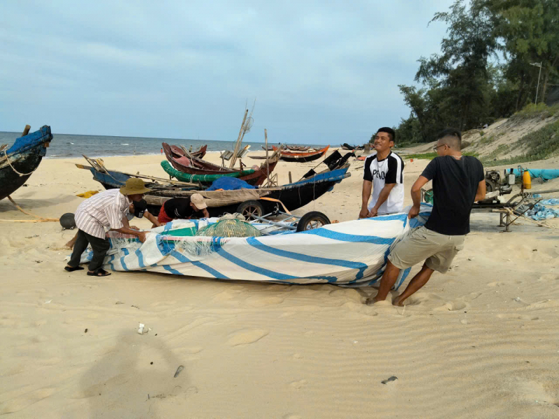 Công an “đi từng ngõ, gõ từng nhà” tuyên truyền người dân chủ động chống bão số 5 -1