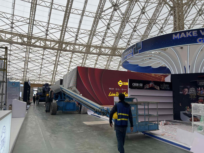 Các đơn vị gấp rút hoàn thiện các hạng mục tại Triển lãm 