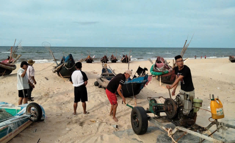 Công an “đi từng ngõ, gõ từng nhà” tuyên truyền người dân chủ động chống bão số 5 -1