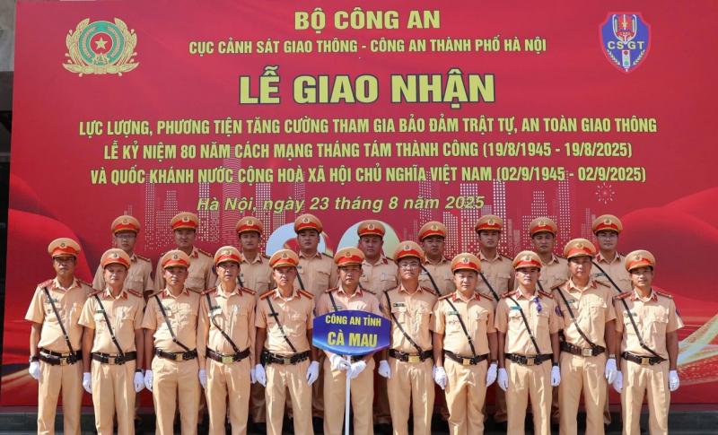 Sắc vàng hội tụ rực rỡ giữa lòng Thủ đô để phục vụ diễu binh, diễu hành -0