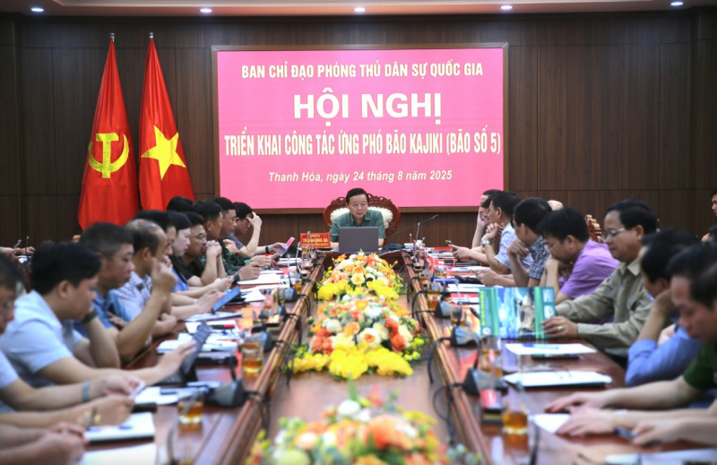 Thủ tướng họp khẩn ứng phó bão số 5: Bảo vệ tính mạng nhân dân là mục tiêu cao nhất -0