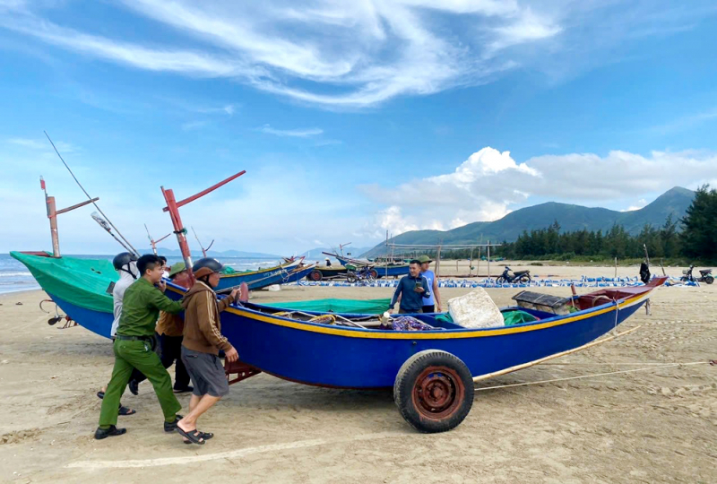 Hà Tĩnh “chi nóng” 100 triệu đồng cho các xã, phường để phòng chống bão số 5 -0