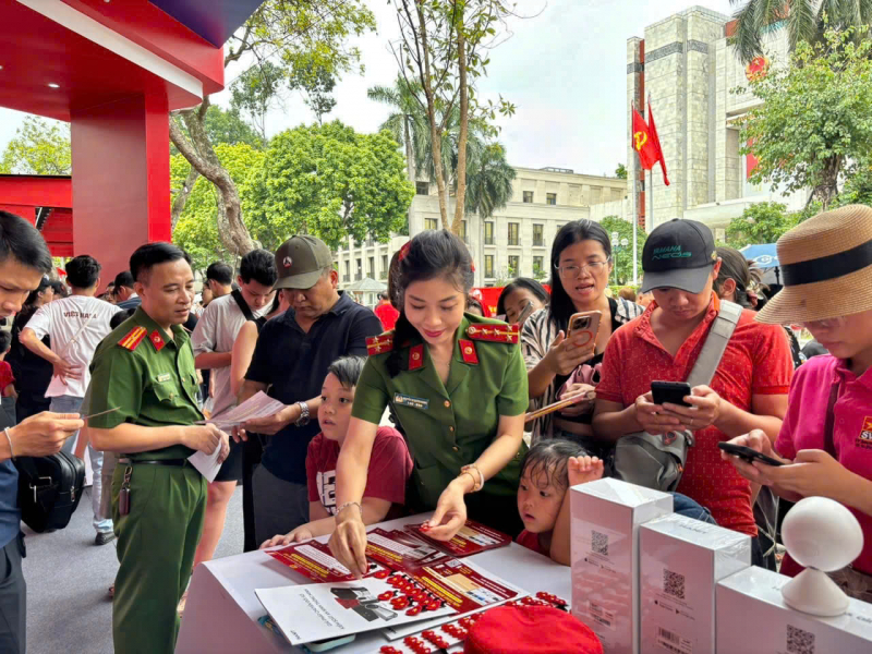 Khi Đề án 06 và VNeID đi vào đời sống trong kỷ nguyên mới -0