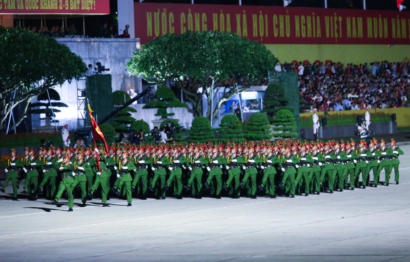 Thể hiện sức mạnh cơ động và khả năng sẵn sàng chiến đấu cao của lực lượng vũ trang Việt Nam