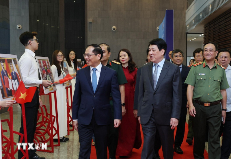 Ngoại giao Việt Nam - 80 năm xây dựng, trưởng thành cùng đất nước -0