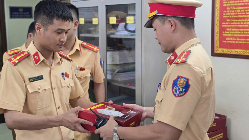 Sắc vàng hội tụ rực rỡ giữa lòng Thủ đô để phục vụ diễu binh, diễu hành -0