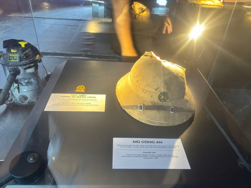 Sẵn sàng mang chào đón khách tham quan triển lãm “Công an nhân dân - 80 năm vì An ninh Tổ quốc, vì hạnh phúc nhân dân” -0