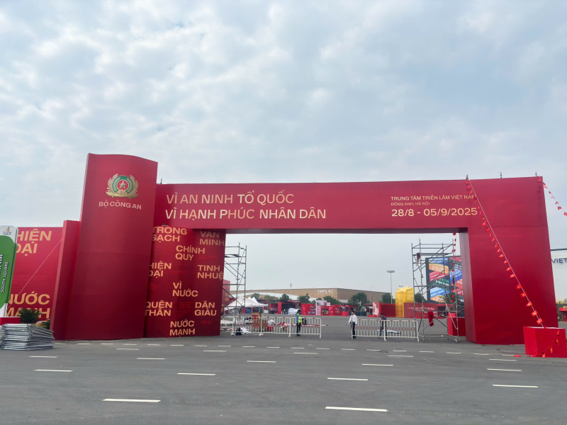 Sẵn sàng mang chào đón khách tham quan triển lãm “Công an nhân dân - 80 năm vì An ninh Tổ quốc, vì hạnh phúc nhân dân” -0