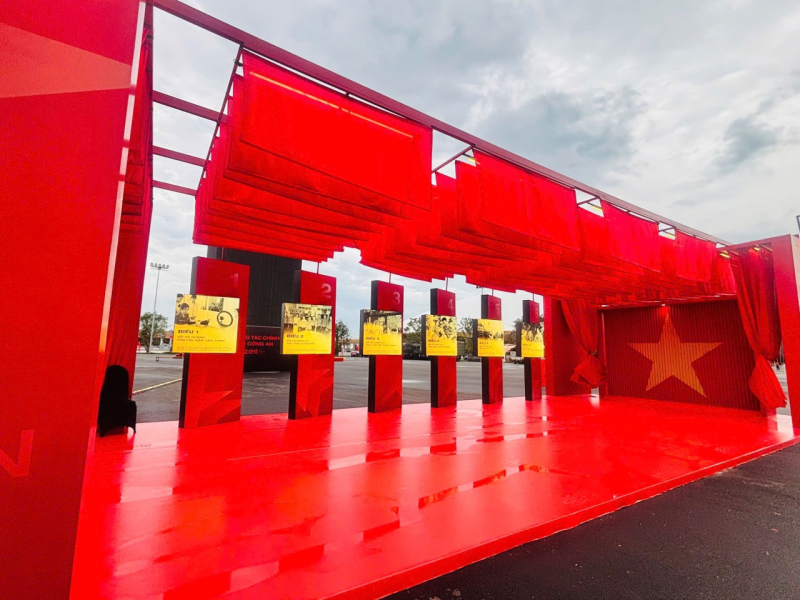 Sẵn sàng mang chào đón khách tham quan triển lãm “Công an nhân dân - 80 năm vì An ninh Tổ quốc, vì hạnh phúc nhân dân” -0