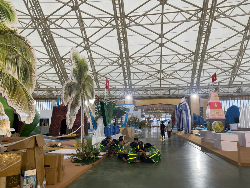 Các đơn vị gấp rút hoàn thiện các hạng mục tại Triển lãm 