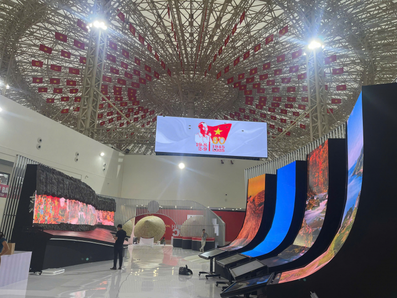 Các đơn vị gấp rút hoàn thiện các hạng mục tại Triển lãm 