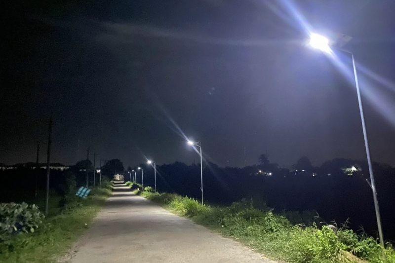 “Ánh sáng xanh” thắp sáng từng bản làng, xóm biển mùa hè -0