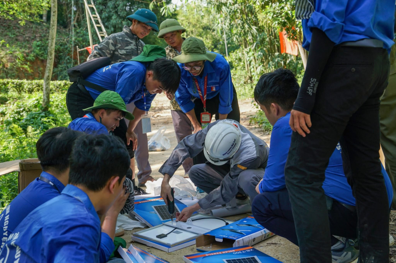 “Ánh sáng xanh” thắp sáng từng bản làng, xóm biển mùa hè -0