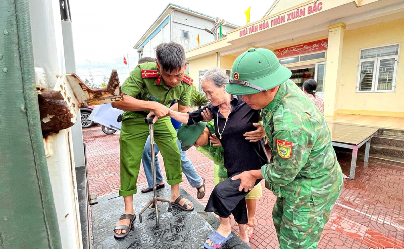 Phó Thủ tướng Trần Hồng Hà kiểm tra công tác hộ đê Hội Thống -0