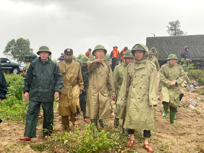 Phó Thủ tướng Trần Hồng Hà kiểm tra công tác hộ đê Hội Thống -0