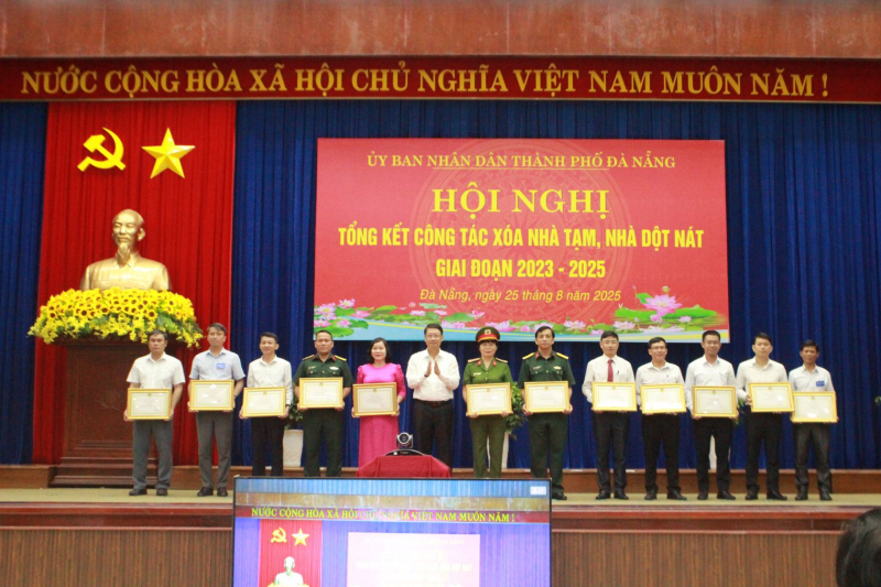 Đà Nẵng thắp lửa những ngôi nhà mới, xóa dột nát cho hơn 12.298 hộ dân. -0