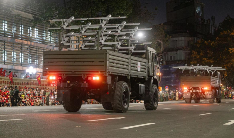 Những loại tên lửa hiện đại của QĐND Việt Nam lăn bánh trên Quảng trường Ba Đình -0