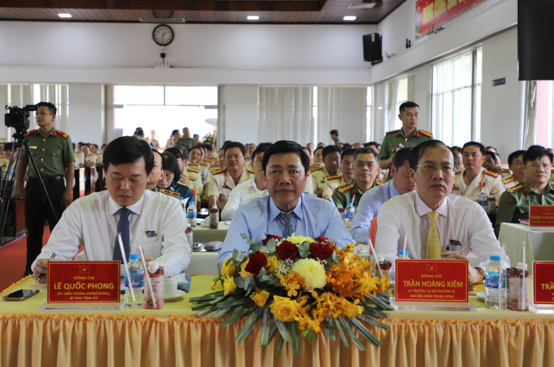 Xây dựng và lan tỏa hình ảnh chiến sĩ Công an tỉnh Đồng Tháp “Tận tâm với việc - Tận lực với dân” -1