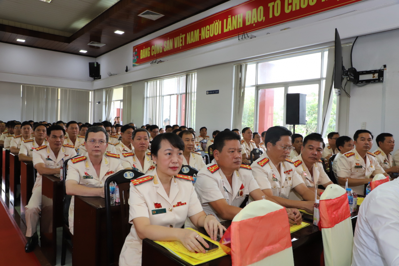Xây dựng và lan tỏa hình ảnh chiến sĩ Công an tỉnh Đồng Tháp “Tận tâm với việc - Tận lực với dân” -3