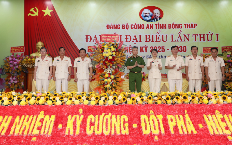 Xây dựng và lan tỏa hình ảnh chiến sĩ Công an tỉnh Đồng Tháp “Tận tâm với việc - Tận lực với dân” -0