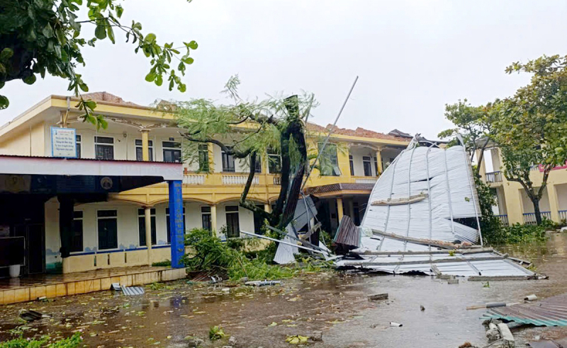 Thiệt hại ban đầu sau khi bão số 5 đổ bộ vào đất liền -0