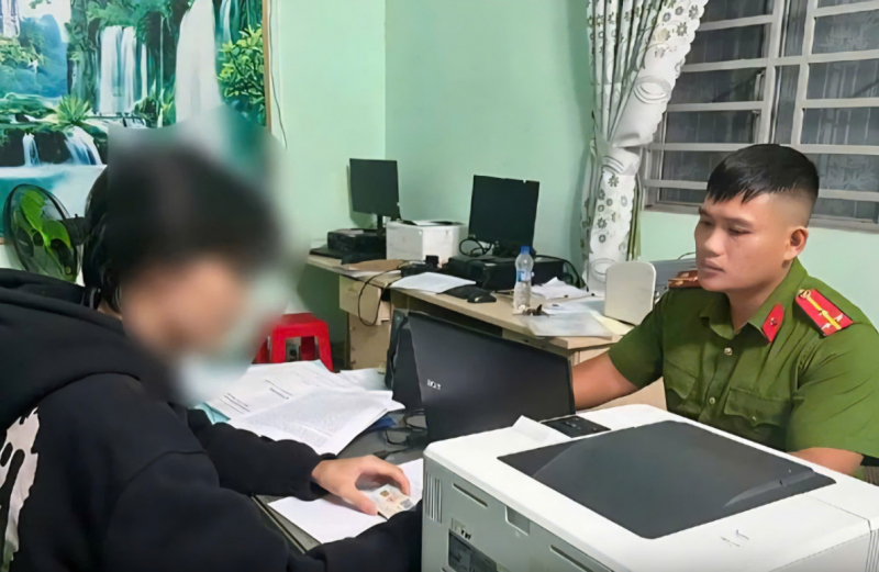 Giải cứu một nạn nhân bị bắt cóc online bị dọa đưa sang Campuchia -0