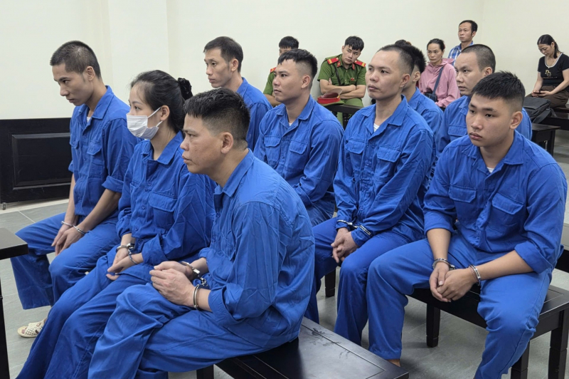 Ba cha con bị phạt hơn 17 năm tù vì ngăn chặn người thân có mối tình “ngoài chồng, ngoài vợ