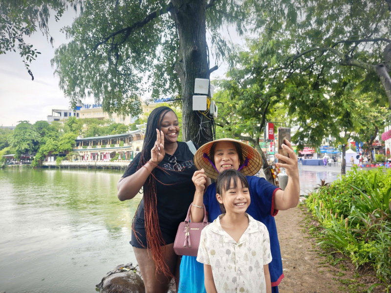 Không khí đại lễ tại Hà Nội qua cảm nhận của du khách quốc tế -0