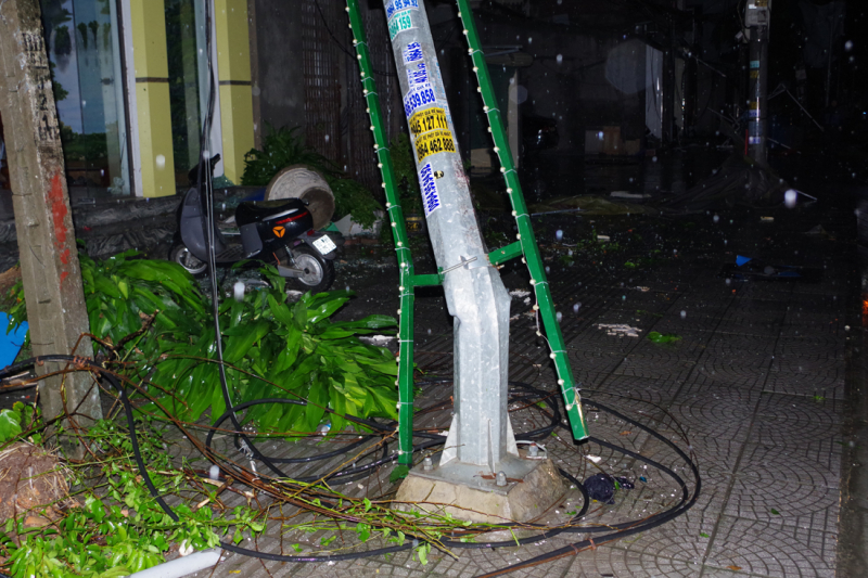 Giám đốc Công an tỉnh Ninh Bình trực tiếp chỉ đạo công tác khắc phục hậu quả mưa bão gây ra -1