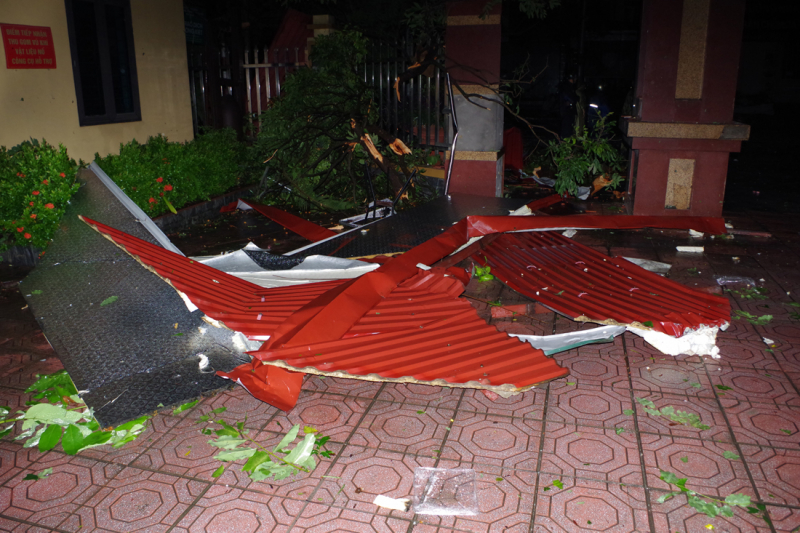 Giám đốc Công an tỉnh Ninh Bình trực tiếp chỉ đạo công tác khắc phục hậu quả mưa bão gây ra -2