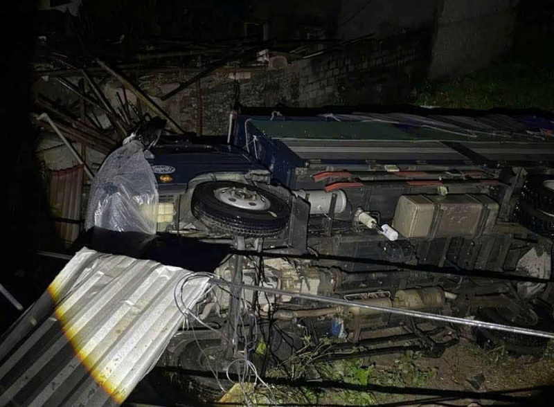 Giám đốc Công an tỉnh Ninh Bình trực tiếp chỉ đạo công tác khắc phục hậu quả mưa bão gây ra -4