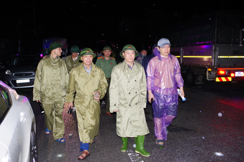 Giám đốc Công an tỉnh Ninh Bình trực tiếp chỉ đạo công tác khắc phục hậu quả mưa bão gây ra -0