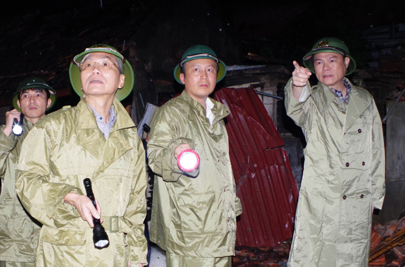 Giám đốc Công an tỉnh Ninh Bình trực tiếp chỉ đạo công tác khắc phục hậu quả mưa bão gây ra -0