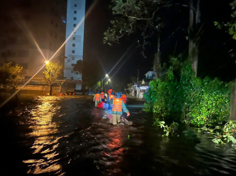 Lực lượng Công an Nghệ An: Kịp thời hỗ trợ nhân dân trong mưa bão -0