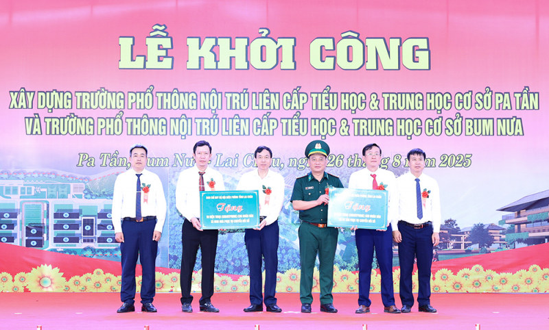 Thứ trưởng Nguyễn Văn Long dự Lễ khởi công 2 trường học nội trú biên giới Lai Châu -0