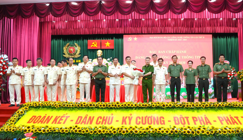 Tham mưu chiến lược, xây dựng hoàn thiện nhanh hạ tầng số trong CAND -0