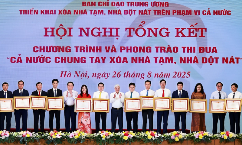 Chính phủ hoàn thành mục tiêu 334.000 căn nhà tạm được xây mới, HDBank chung tay đóng góp trên 2.600 căn -0