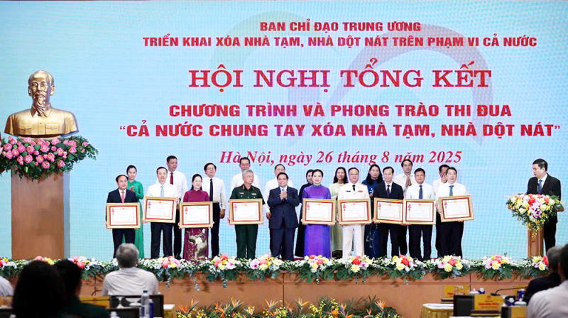 ''Hoàn thành xóa nhà tạm, nhà dột nát là công trình đặc biệt của ý Đảng, lòng dân'' -0