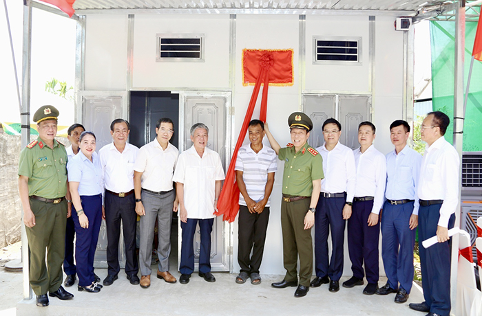 Petrovietnam đóng góp hơn 300 tỷ đồng, hỗ trợ xây mới và sửa chữa nhà ở cho người dân tại 19 tỉnh/thành phố -0