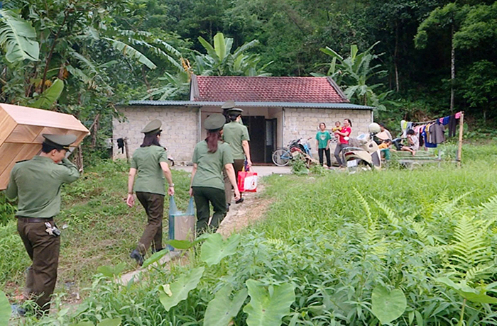 Cảm động tấm lòng của những “người cha, người mẹ đỡ đầu” Công an vùng đất mỏ -0