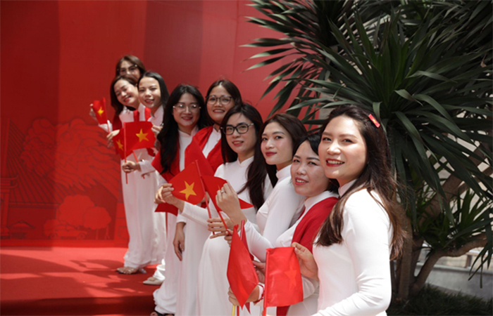 Check-in cùng bức tường Tự hào Việt Nam trên đường Nguyễn Chí Thanh -2