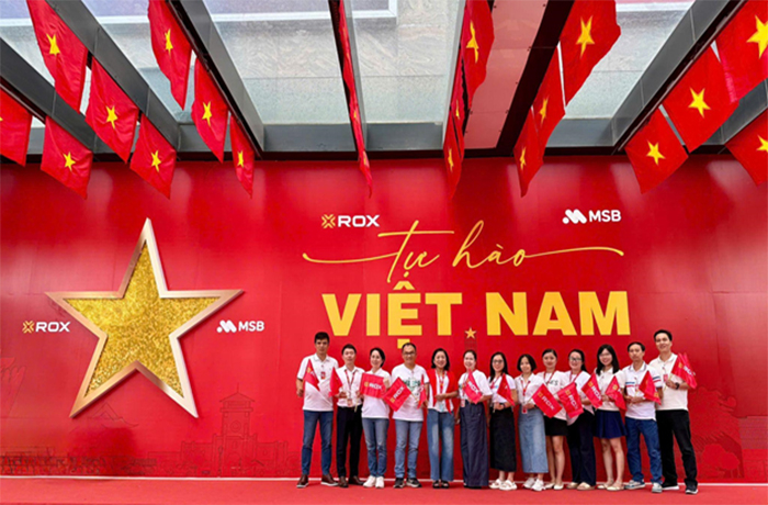 Check-in cùng bức tường Tự hào Việt Nam trên đường Nguyễn Chí Thanh -1