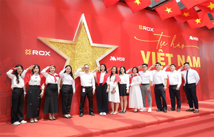 Check-in cùng bức tường Tự hào Việt Nam trên đường Nguyễn Chí Thanh -2