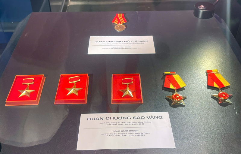 Những hiện vật lưu dấu 80 năm xây dựng và trưởng thành lực lượng CAND -0