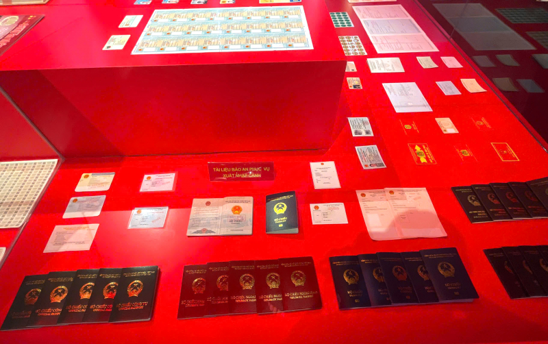 Những hiện vật lưu dấu 80 năm xây dựng và trưởng thành lực lượng CAND -2