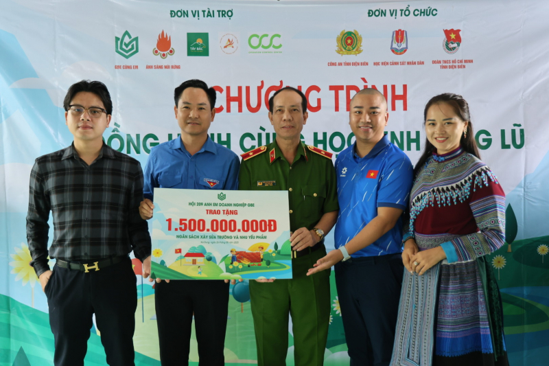 Học viện CSND và các nhà tài trợ tặng quà, hỗ trợ người dân, học sinh vùng lũ tỉnh Điện Biên gần 2 tỷ đồng -0