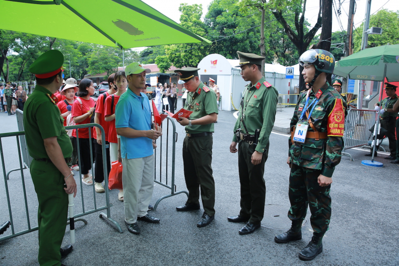 Lực lượng CAND bảo đảm ANTT Lễ sơ duyệt, tạo điều kiện cho nhân dân xem diễu binh, diễu hành -1